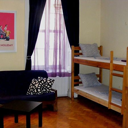 بودابست 11Th Hour Cinema Hostel الغرفة الصورة