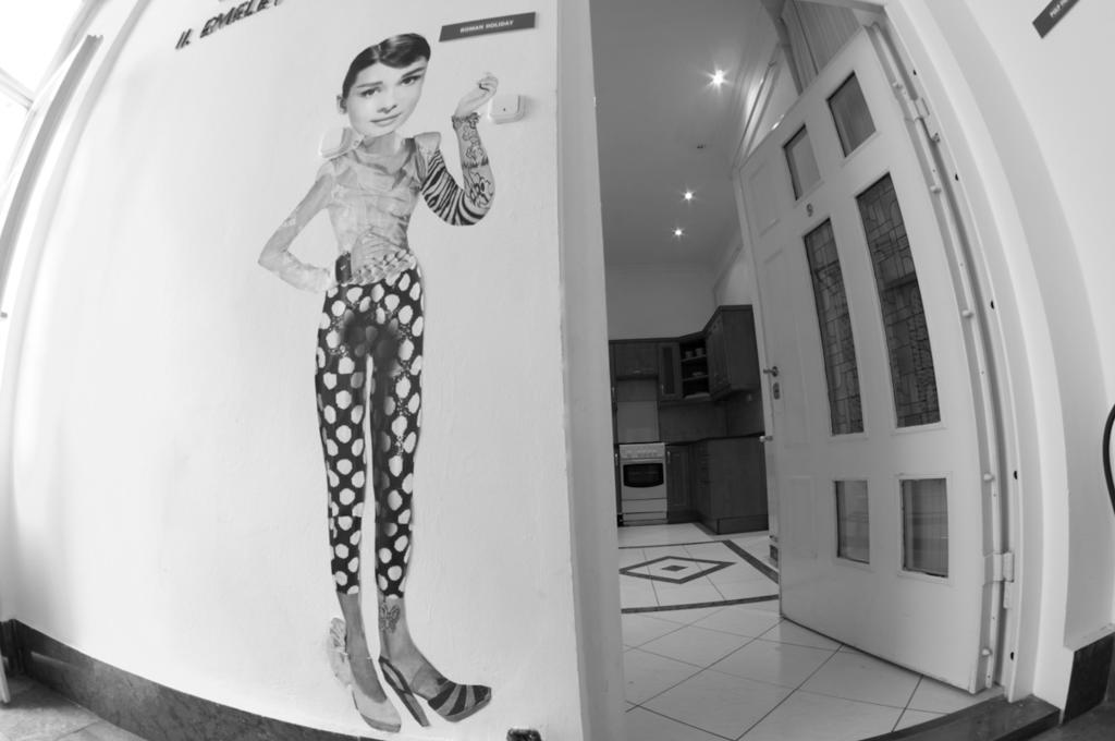 بودابست 11Th Hour Cinema Hostel الغرفة الصورة