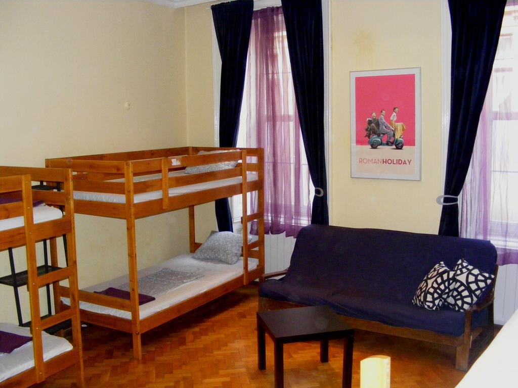 بودابست 11Th Hour Cinema Hostel الغرفة الصورة